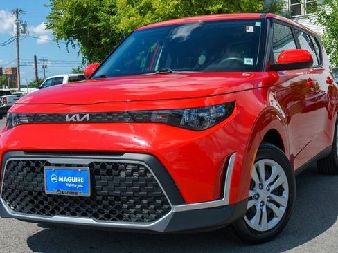 Used 2023 Kia Soul LX image 1