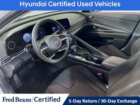 Certified 2025 Hyundai Elantra SEL FWD image 15