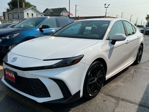 Used 2025 Toyota Camry SE FWD image 11