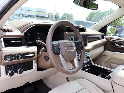 Used 2023 GMC Yukon Denali AWD/4WD image 18