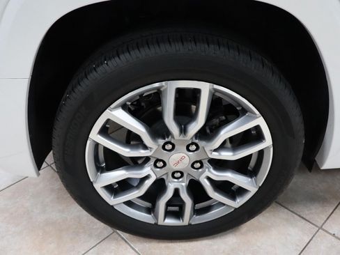 Used 2024 GMC Terrain Denali w/ Denali Premium Package AWD/4WD image 40