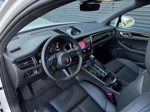 Used 2026 Porsche Macan AWD/4WD image 4