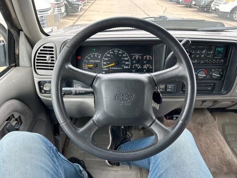 Used 1999 Chevrolet Suburban 4WD w/ Preferred Equipment Group 2 image 21