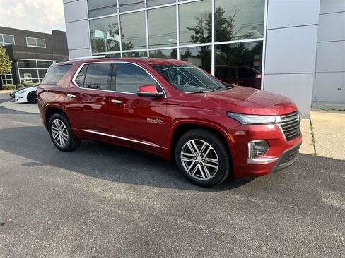 Used 2023 Chevrolet Traverse High Country FWD image 1