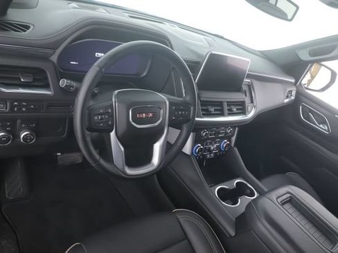 Used 2023 GMC Yukon SLT w/ SLT Premium Package AWD/4WD image 17