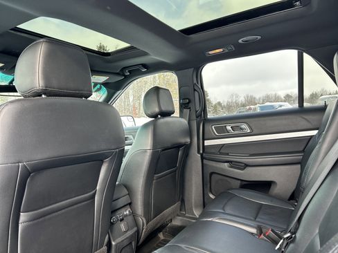 Used 2016 Ford Explorer XLT w/ Equipment Group 202A image 10