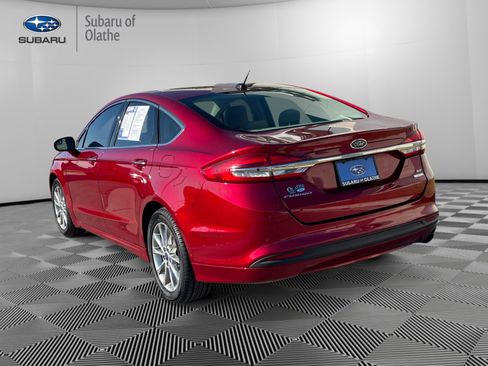 Used 2017 Ford Fusion SE w/ Fusion SE Technology Package image 9