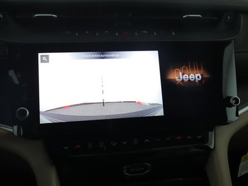 New 2026 Jeep Grand Cherokee Limited RWD image 21
