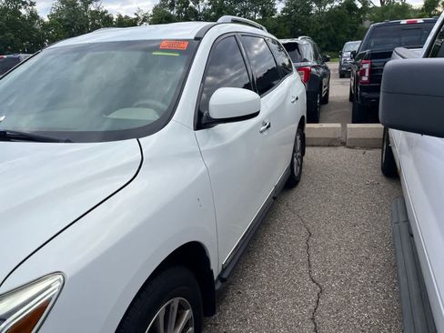 Used 2014 Nissan Pathfinder SL w/ SL Tech Package AWD/4WD image 5
