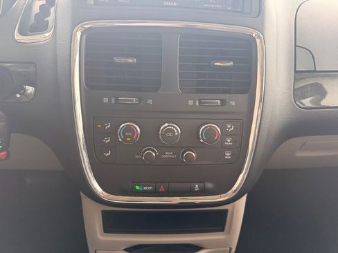 Used 2020 Dodge Grand Caravan SE w/ UConnect Hands-Free Group FWD image 27