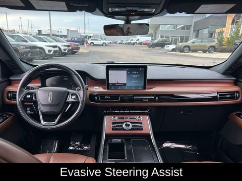 Used 2023 Lincoln Aviator Reserve w/ Equipment Group 201A AWD/4WD image 9
