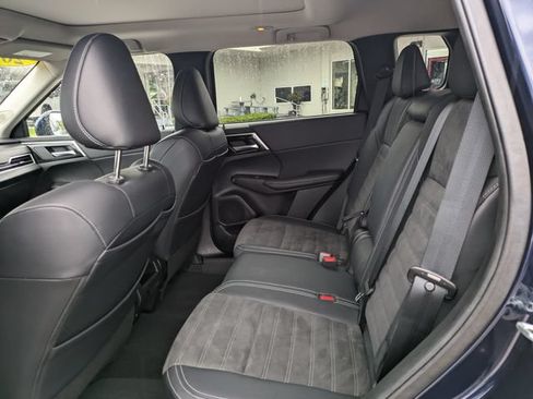 Used 2023 Mitsubishi Outlander SE FWD image 14