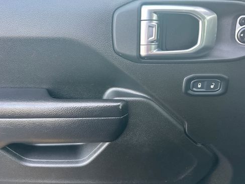 Used 2024 Jeep Wrangler Willys image 12