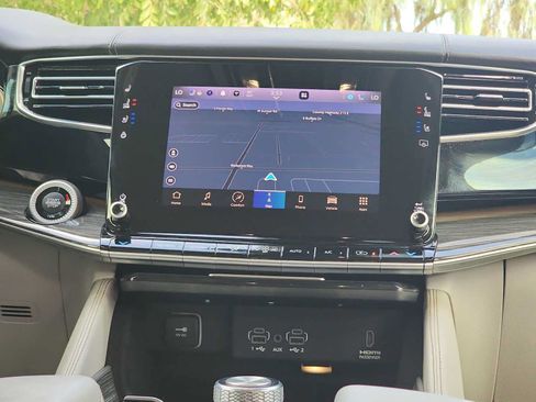 Used 2022 Jeep Wagoneer Series II w/ Premium Group I AWD/4WD image 19