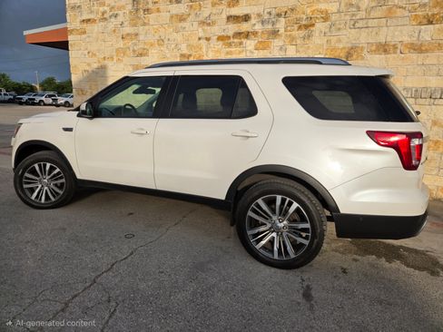 Used 2017 Ford Explorer Platinum AWD/4WD image 3