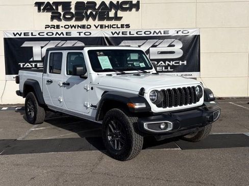 Used 2025 Jeep Gladiator Sport image 4