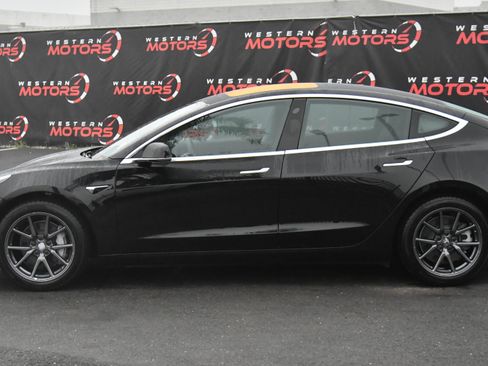 Used 2019 Tesla Model 3 Standard Range image 4