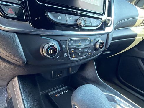 Used 2023 Chevrolet Traverse LT FWD image 14
