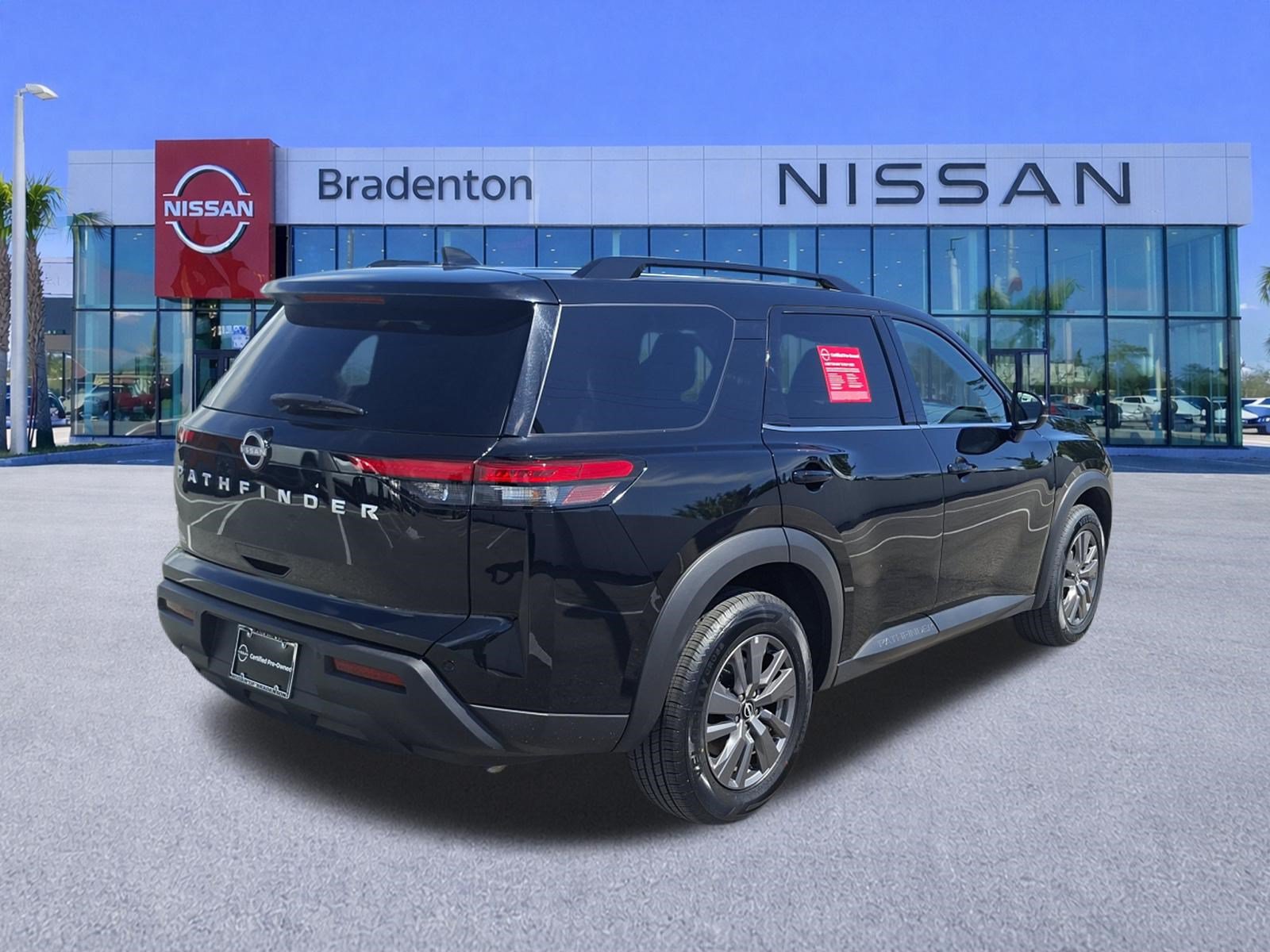 Certified 2025 Nissan Pathfinder SV FWD image 5