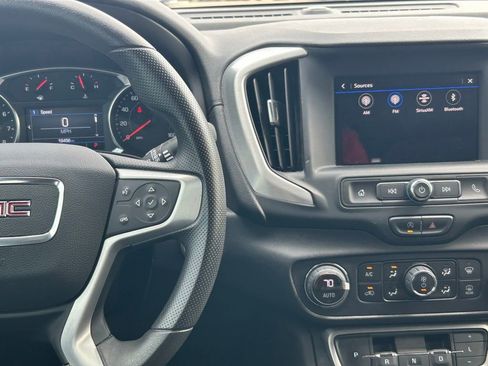 Used 2024 GMC Terrain SLE w/ Driver Convenience Package FWD image 14