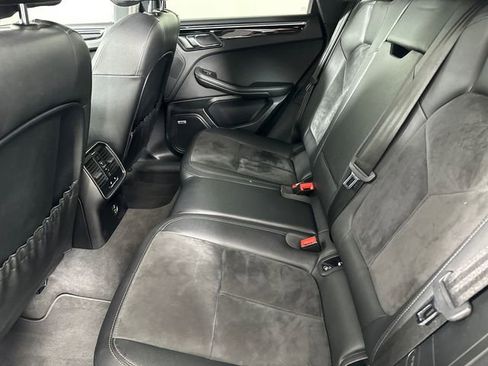 Used 2020 Porsche Macan Base image 17