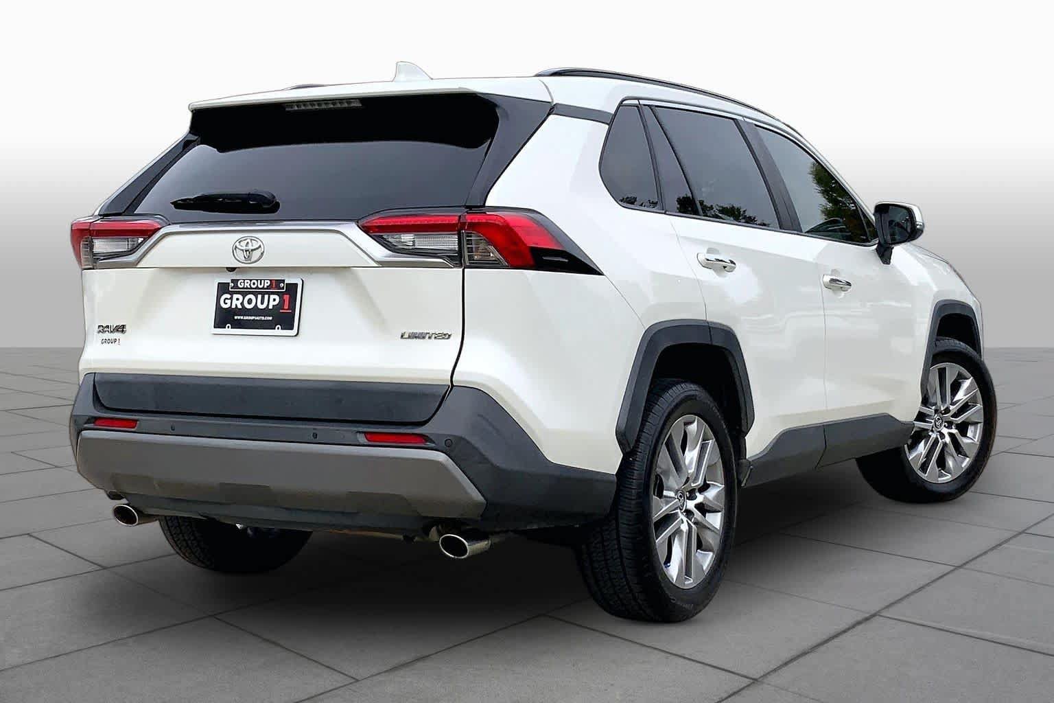 Used 2019 Toyota RAV4 Limited w/ Advanced Technology Package FWD image 12