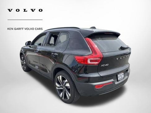 Used 2025 Volvo XC40 B5 Ultra AWD/4WD image 3