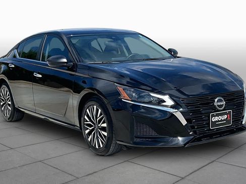 Used 2024 Nissan Altima 2.5 SV FWD image 3