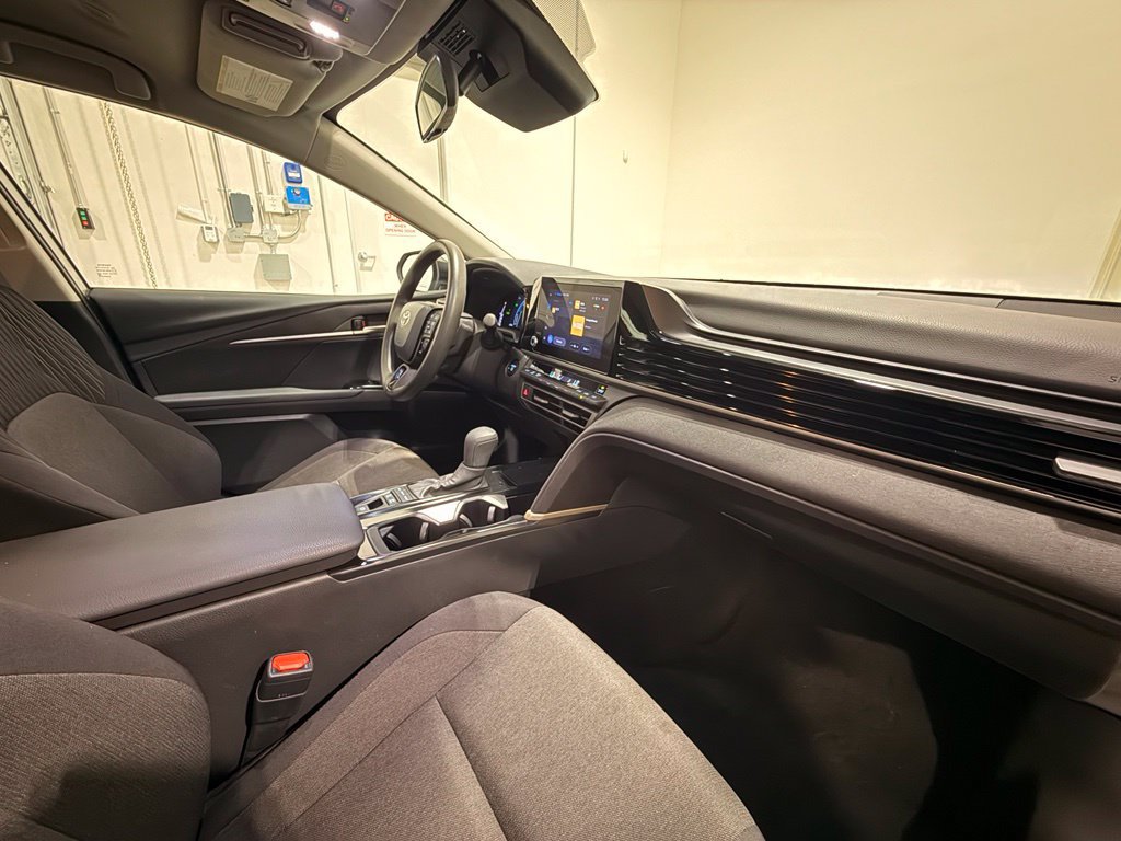 Used 2025 Toyota Camry LE FWD image 28