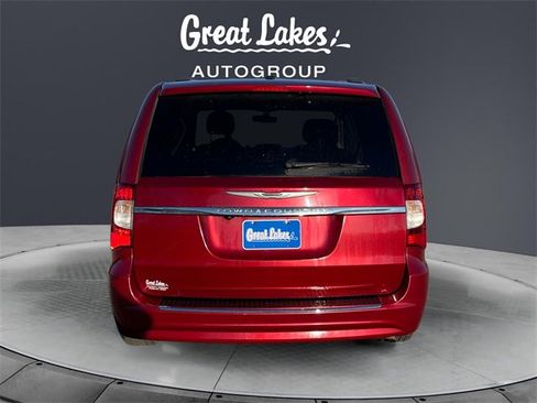 Used 2015 Chrysler Town & Country Touring w/ Driver Convenience Group image 4