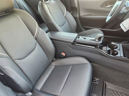 Used 2025 Toyota Prius XLE image 10