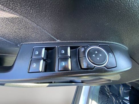 Used 2021 Ford Escape SE image 17