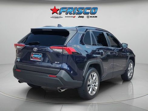 Used 2020 Toyota RAV4 XLE Premium FWD image 7