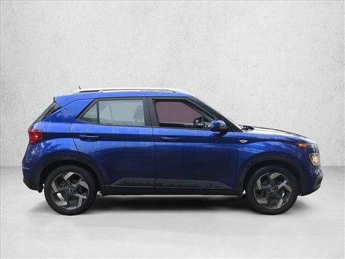 Used 2023 Hyundai Venue SEL FWD image 4