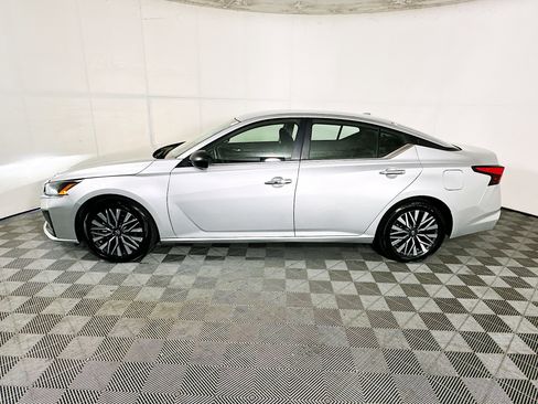 Used 2024 Nissan Altima 2.5 SV FWD image 6