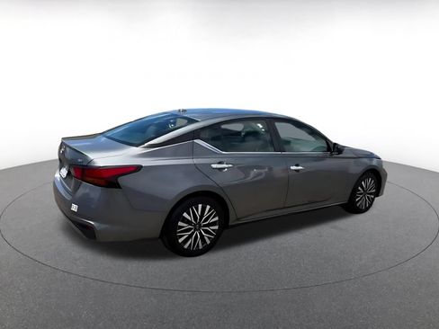 Used 2023 Nissan Altima 2.5 SV FWD image 15