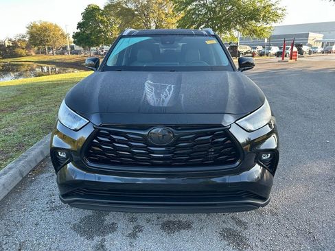 Used 2023 Toyota Highlander XLE image 8