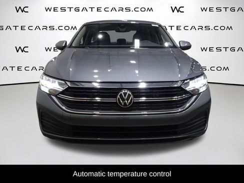 Used 2024 Volkswagen Jetta SE image 4
