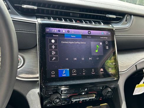 Used 2024 Jeep Grand Cherokee Limited w/ Black Appearance Package image 54