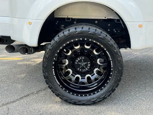 Used 2022 Ford F450 Platinum w/ FX4 Off-Road Package AWD/4WD image 19