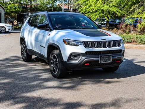Used 2024 Jeep Compass Trailhawk image 4