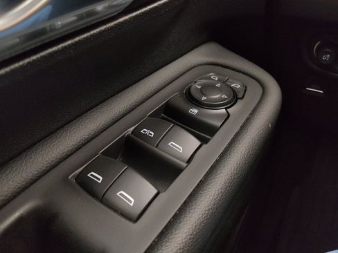 Used 2024 GMC Terrain SLE w/ Elevation Edition image 27