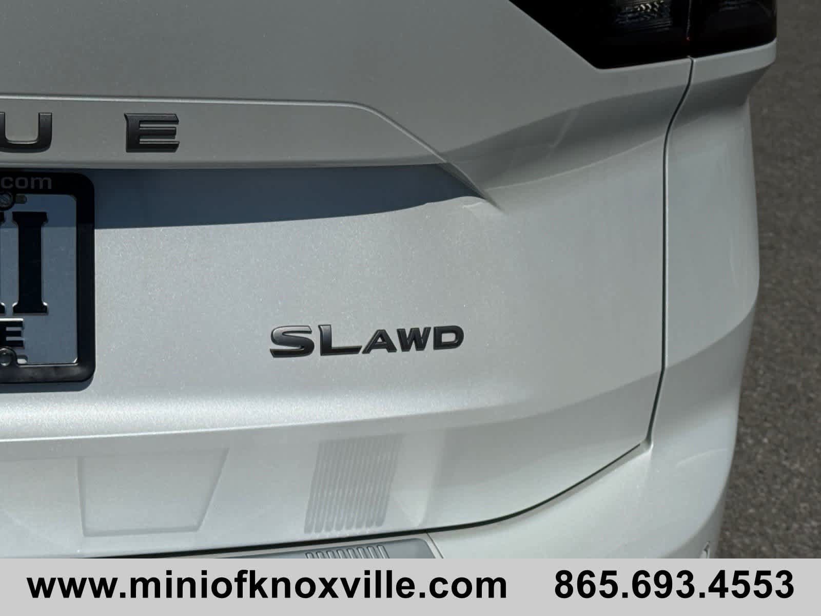 Used 2025 Nissan Rogue SL AWD/4WD image 10