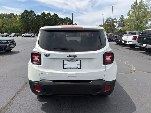 Used 2023 Jeep Renegade Latitude AWD/4WD image 7
