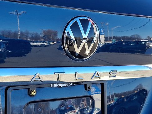 Used 2022 Volkswagen Atlas Cross Sport SEL Premium R-Line image 32