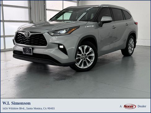 Used 2021 Toyota Highlander Limited AWD/4WD image 1