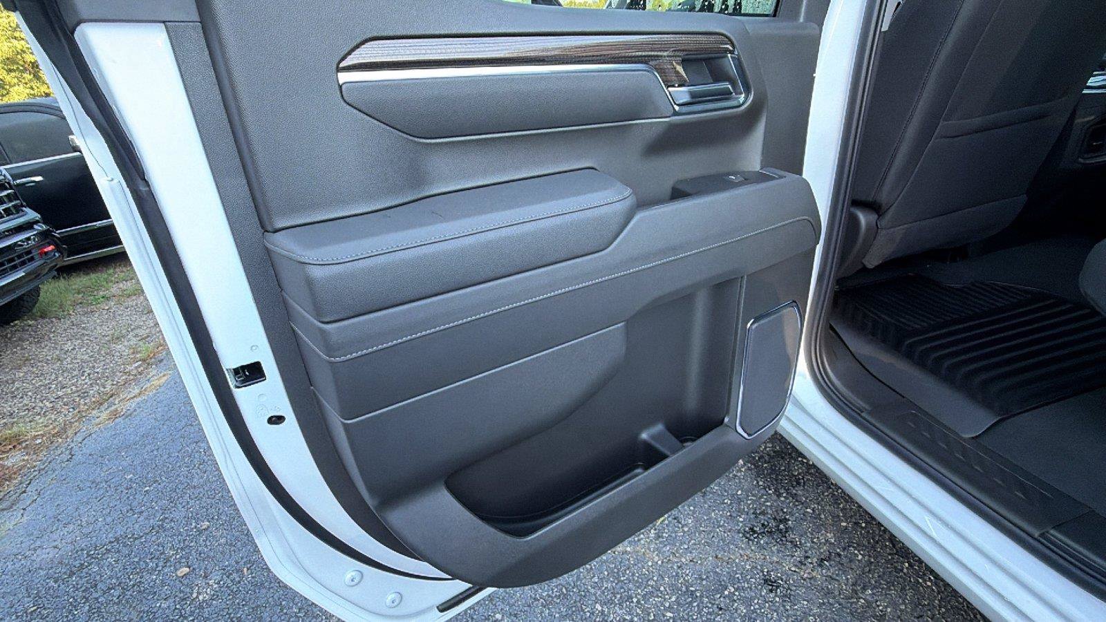 New 2026 Chevrolet Silverado 1500 RST w/ Convenience Package II AWD/4WD image 18