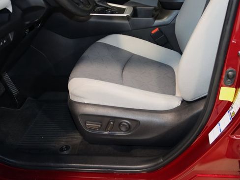 Used 2022 Toyota RAV4 XLE image 33