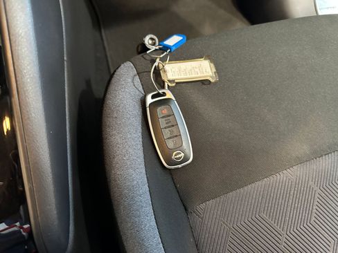 Used 2025 Nissan Versa SV image 21