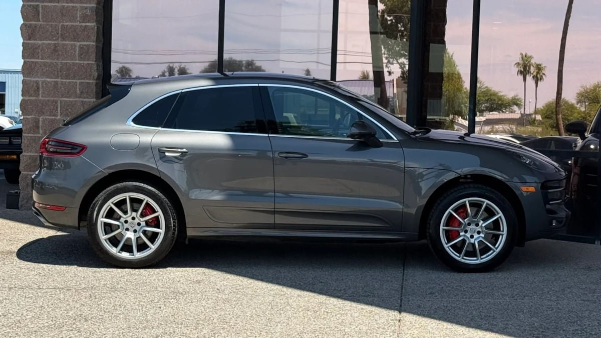 Used 2016 Porsche Macan Turbo AWD/4WD image 14